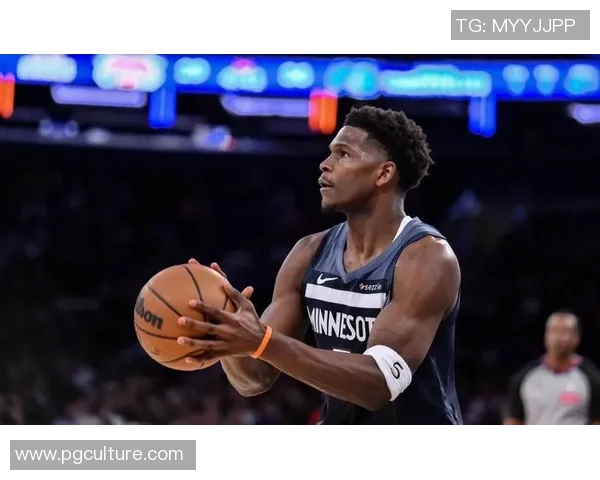 兰德尔转身意外掉鞋被迫传球爱德华兹高难度后仰中投稳稳命中